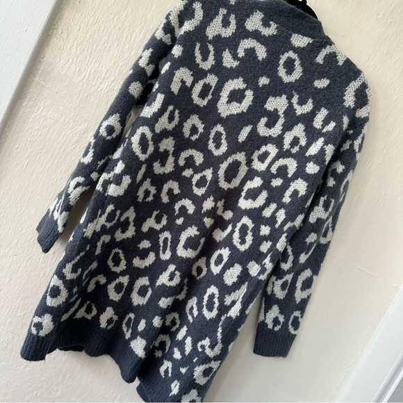 New Navy Long Leopard Size Medium Sweater - Picture 2 of 4